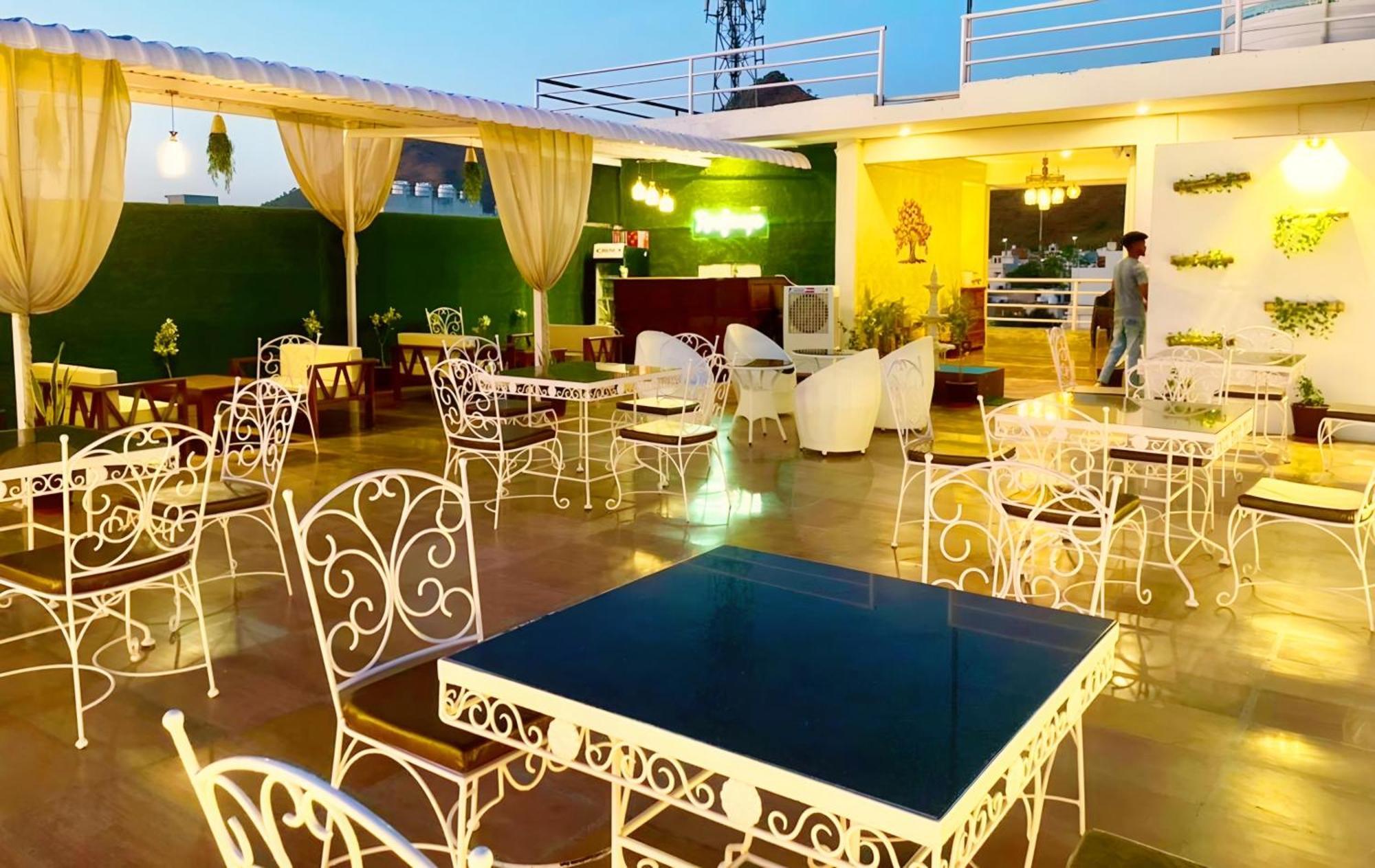 Hotel The Celebration By Amod Best Hotel & Rooftop Udaipur Exterior foto